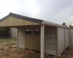 Betonnen tuinhuizen worden door ons ook geplaatst en indien u wenst afgewerkt met dak , deur , ramen , enz ..