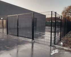 Manuele draaipoorten type industrie staalmatvulling + vast hekwerk.