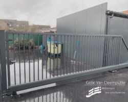 Manuele schuifpoort type : Spijlenwerk industrie.