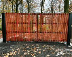 Stalen kader met verticale latjes Padouk