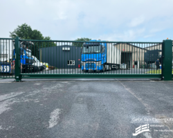 Industriële schuifpoort te Brakel.