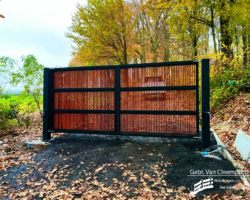 Stalen kader met verticale latjes Padouk