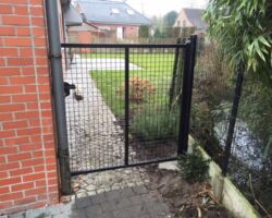 Standaard tuinpoort enkele vleugel in standaard kleur zwart.