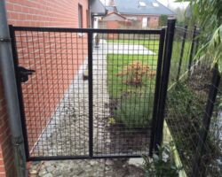 Standaard tuinpoort enkele vleugel in standaard kleur zwart.