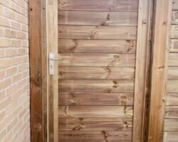 Grenen houten poortje.