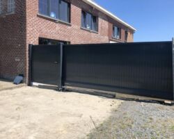 Schuifpoort type Aluette lamellenvulling.