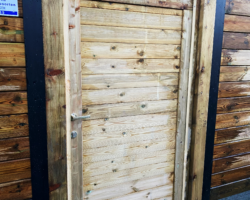 Grenen houten poortje.